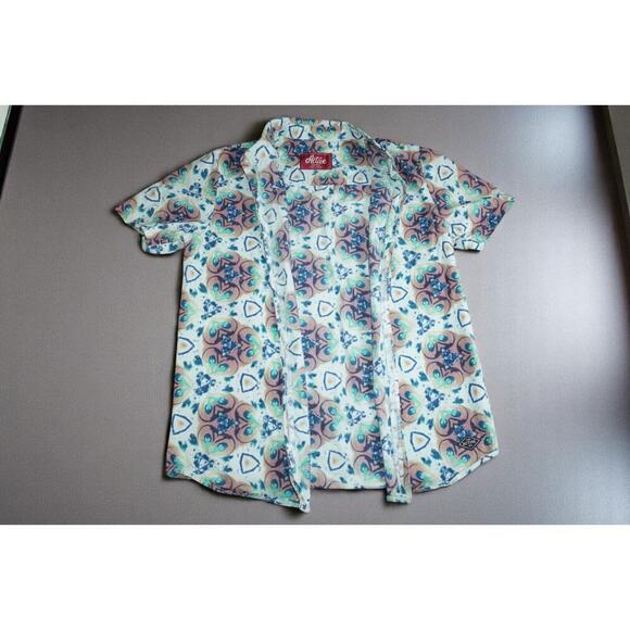 Active Short Sleeve Button-Up Shirt | Medium | Kaleidoscope Heart Print | Skate - Picture 13 of 13
